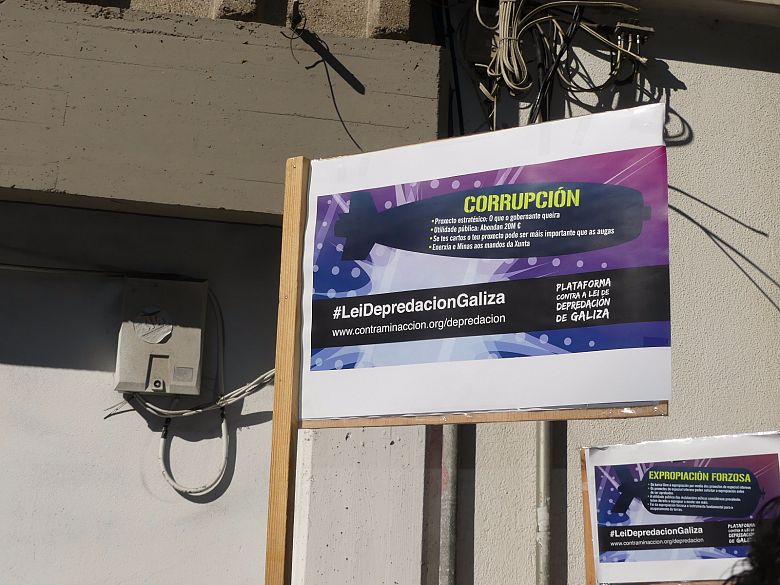 2017-10-06 concentracion Lei depredacion 012.jpg